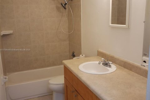 Propiedad comercial en venta en Pompano Beach, Florida, 270.44 m2 № 1730876 - foto 23