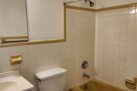 Propiedad comercial en venta en Pompano Beach, Florida, 270.44 m2 № 1730876 - foto 9