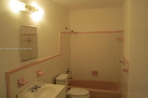 Propiedad comercial en venta en Pompano Beach, Florida, 270.44 m2 № 1730876 - foto 14