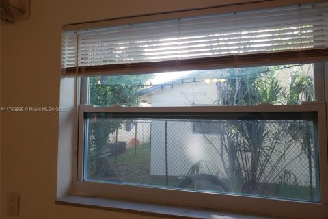 Propiedad comercial en venta en Pompano Beach, Florida, 270.44 m2 № 1730876 - foto 30