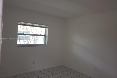 Propiedad comercial en venta en Pompano Beach, Florida, 270.44 m2 № 1730876 - foto 24