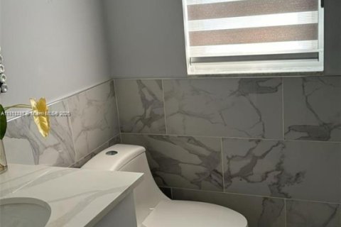 Condominio en alquiler en Margate, Florida, 1 dormitorio, 68.56 m2 № 1756467 - foto 6