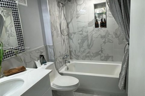 Condominio en alquiler en Margate, Florida, 1 dormitorio, 68.56 m2 № 1756467 - foto 5