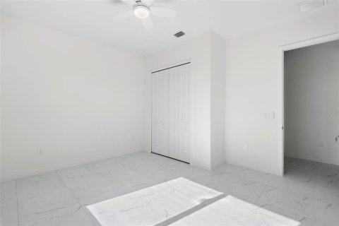 House in Cape Coral, Florida 4 bedrooms, 176.89 sq.m. № 1778535 - photo 17