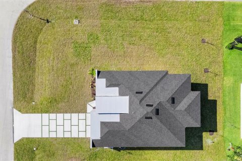 House in Cape Coral, Florida 4 bedrooms, 176.89 sq.m. № 1778535 - photo 30