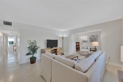 House in Sarasota, Florida 3 bedrooms, 104.61 sq.m. № 2239698 - photo 25