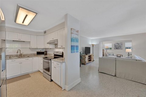 House in Sarasota, Florida 3 bedrooms, 104.61 sq.m. № 2239698 - photo 24