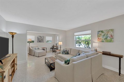 House in Sarasota, Florida 3 bedrooms, 104.61 sq.m. № 2239698 - photo 26
