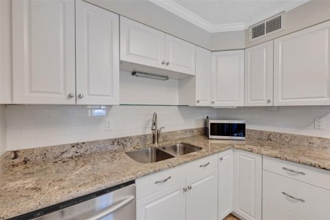 House in Sarasota, Florida 3 bedrooms, 104.61 sq.m. № 2239698 - photo 23