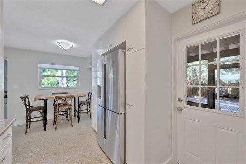 House in Sarasota, Florida 3 bedrooms, 104.61 sq.m. № 2239698 - photo 18