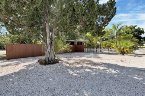 House in Sarasota, Florida 3 bedrooms, 104.61 sq.m. № 2239698 - photo 4