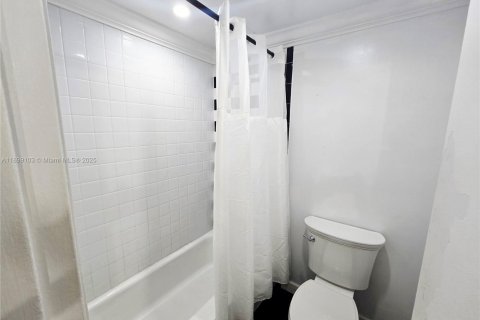 Condo in Miami Beach, Florida  № 1953679 - photo 15