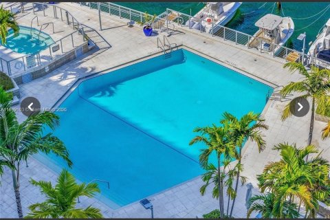 Condo in Miami Beach, Florida  № 1953679 - photo 5