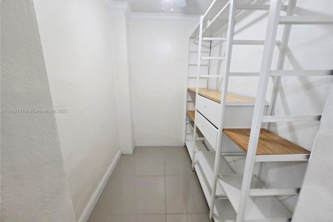 Condo in Miami Beach, Florida  № 1953679 - photo 14