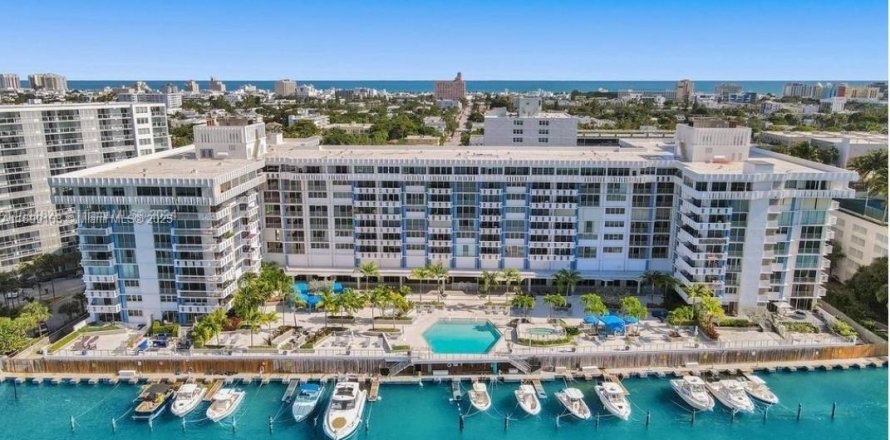 Studio in the Condo in Miami Beach, Florida  № 1953679