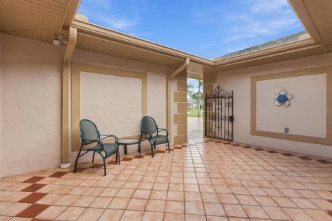 Casa en venta en Spring Hill, Florida, 3 dormitorios, 233.56 m2 № 2387706 - foto 4