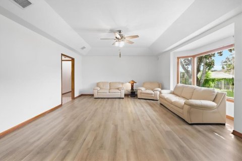 Casa en venta en Spring Hill, Florida, 3 dormitorios, 233.56 m2 № 2387706 - foto 10