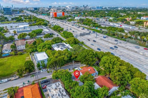 Купить коммерческую недвижимость в Майами, Флорида № 1958505 - фото 2