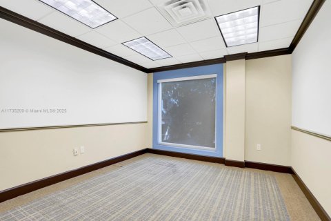 Commercial property in Coral Gables, Florida № 2077093 - photo 19