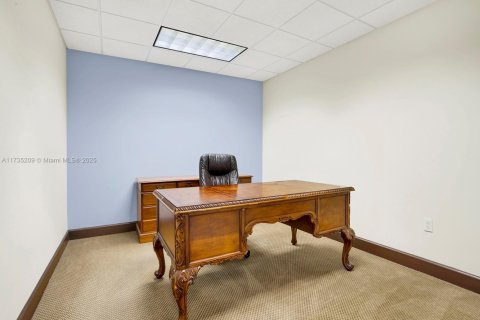 Commercial property in Coral Gables, Florida № 2077093 - photo 25