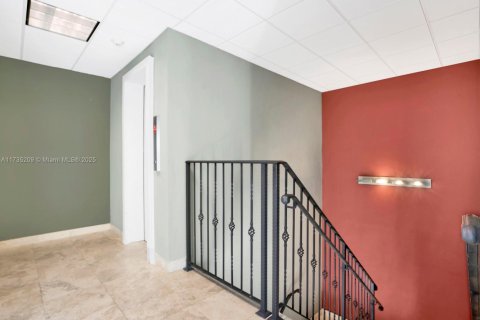 Commercial property in Coral Gables, Florida № 2077093 - photo 7