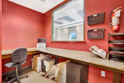 Commercial property in Coral Gables, Florida № 2077093 - photo 29