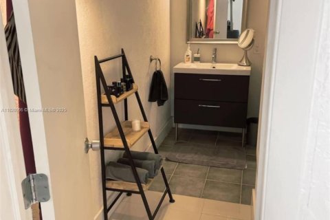 Condominio en venta en Miami, Florida, 1 dormitorio, 55.37 m2 № 1779178 - foto 10