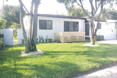 House in North Miami Beach, Florida 4 bedrooms, 110 sq.m. № 2033245 - photo 3