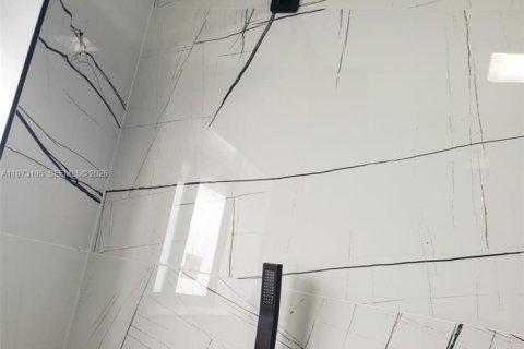 House in North Miami Beach, Florida 4 bedrooms, 110 sq.m. № 2033245 - photo 25