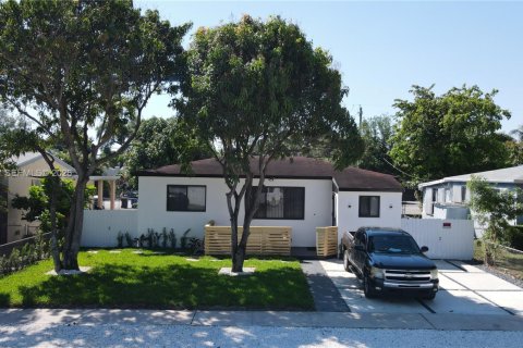 House in North Miami Beach, Florida 4 bedrooms, 110 sq.m. № 2033245