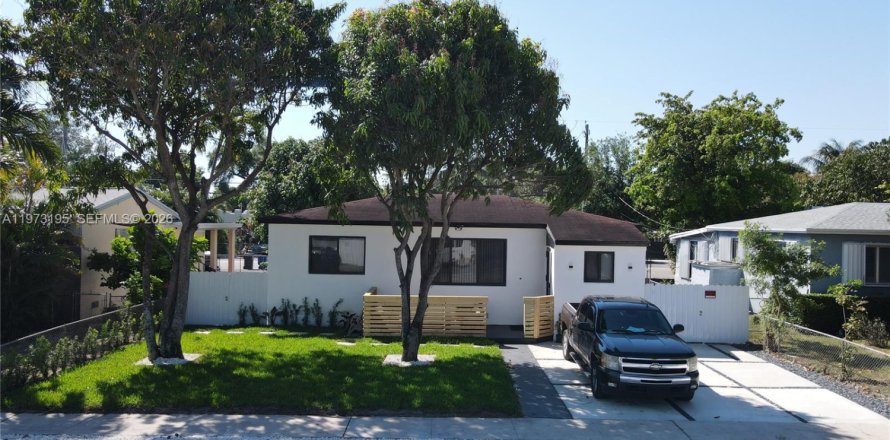 House in North Miami Beach, Florida 4 bedrooms, 110 sq.m. № 2033245
