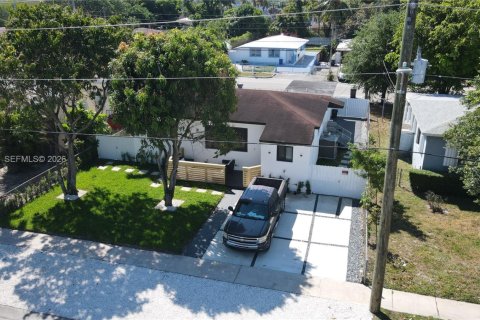 House in North Miami Beach, Florida 4 bedrooms, 110 sq.m. № 2033245 - photo 8