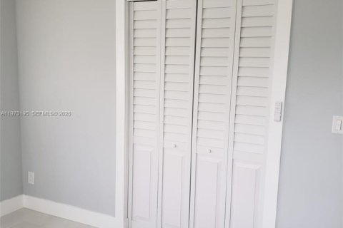 House in North Miami Beach, Florida 4 bedrooms, 110 sq.m. № 2033245 - photo 19