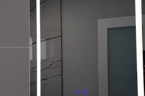 House in North Miami Beach, Florida 4 bedrooms, 110 sq.m. № 2033245 - photo 26