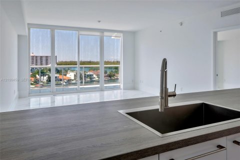 Copropriété à louer à Sunny Isles Beach, Floride: 2 chambres, 160.91 m2 № 2407914 - photo 21