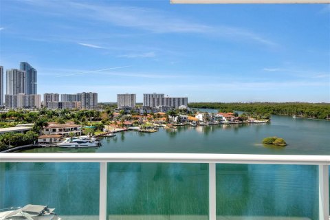 Copropriété à louer à Sunny Isles Beach, Floride: 2 chambres, 160.91 m2 № 2407914 - photo 30