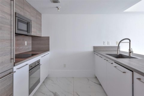 Copropriété à louer à Sunny Isles Beach, Floride: 2 chambres, 160.91 m2 № 2407914 - photo 11
