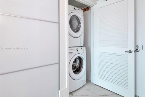 Copropriété à louer à Sunny Isles Beach, Floride: 2 chambres, 160.91 m2 № 2407914 - photo 16