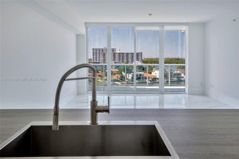 Copropriété à louer à Sunny Isles Beach, Floride: 2 chambres, 160.91 m2 № 2407914 - photo 22