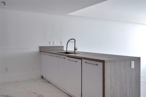Copropriété à louer à Sunny Isles Beach, Floride: 2 chambres, 160.91 m2 № 2407914 - photo 10