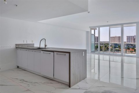Copropriété à louer à Sunny Isles Beach, Floride: 2 chambres, 160.91 m2 № 2407914 - photo 9
