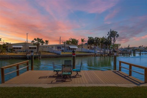 Apartment in Treasure Island, Florida 1 bedroom, 74.32 sq.m. № 2231356 - photo 2