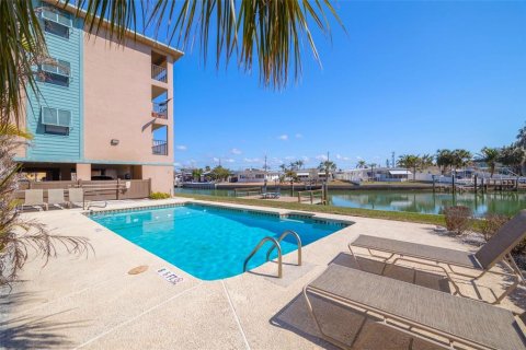 Apartment in Treasure Island, Florida 1 bedroom, 74.32 sq.m. № 2231356 - photo 19