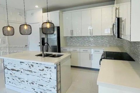 Touwnhouse à louer à Miami, Floride: 3 chambres, 139.35 m2 № 2407840 - photo 6