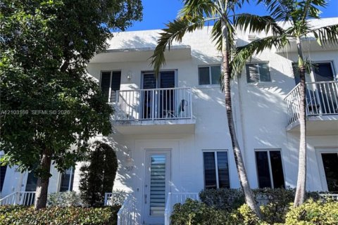 Touwnhouse à Miami, Floride 3 chambres, 139.35 m2 № 2407840