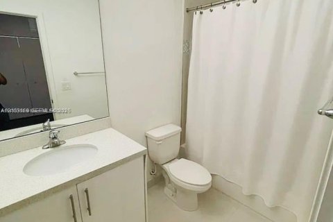 Touwnhouse à louer à Miami, Floride: 3 chambres, 139.35 m2 № 2407840 - photo 9