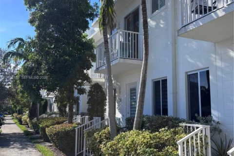 Touwnhouse à louer à Miami, Floride: 3 chambres, 139.35 m2 № 2407840 - photo 2