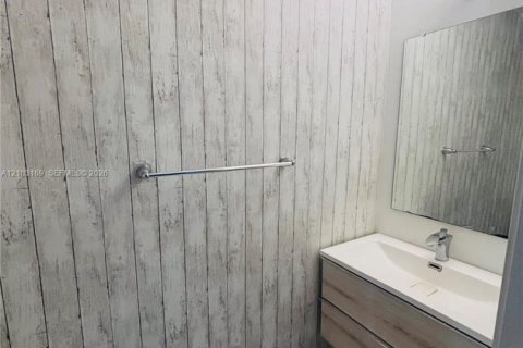 Touwnhouse à louer à Miami, Floride: 3 chambres, 139.35 m2 № 2407840 - photo 13
