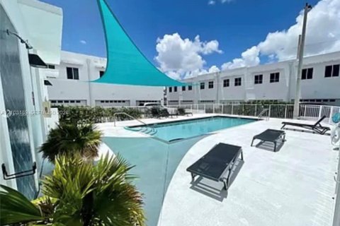 Touwnhouse à louer à Miami, Floride: 3 chambres, 139.35 m2 № 2407840 - photo 3
