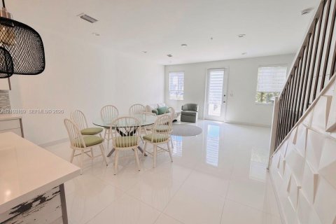 Touwnhouse à louer à Miami, Floride: 3 chambres, 139.35 m2 № 2407840 - photo 5